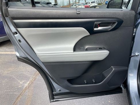 Used 2023 Toyota Highlander XLE image 40