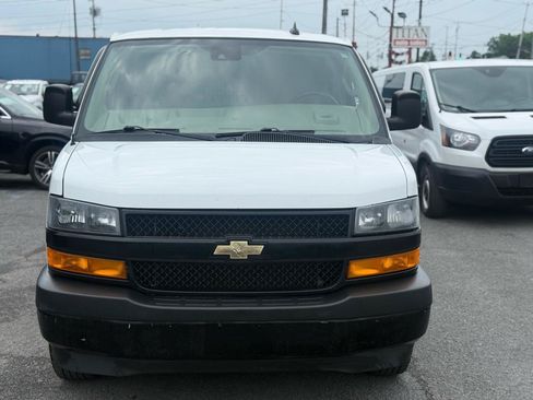 Used 2020 Chevrolet Express 3500 w/ Driver Convenience Package RWD image 3