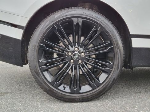 Used 2025 Land Rover Range Rover Velar Dynamic HSE image 15