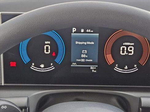 Used 2025 Hyundai Santa Cruz SE FWD image 15