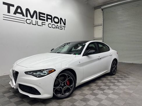 Used 2024 Alfa Romeo Giulia Ti w/ Active Assist Plus Package AWD/4WD image 2