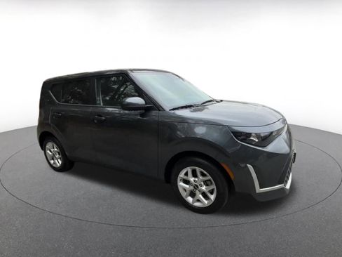 Used 2025 Kia Soul LX w/ LX Technology Package image 2