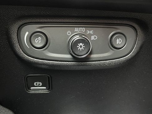 Used 2018 GMC Terrain Denali w/ Advanced Safety Package image 23