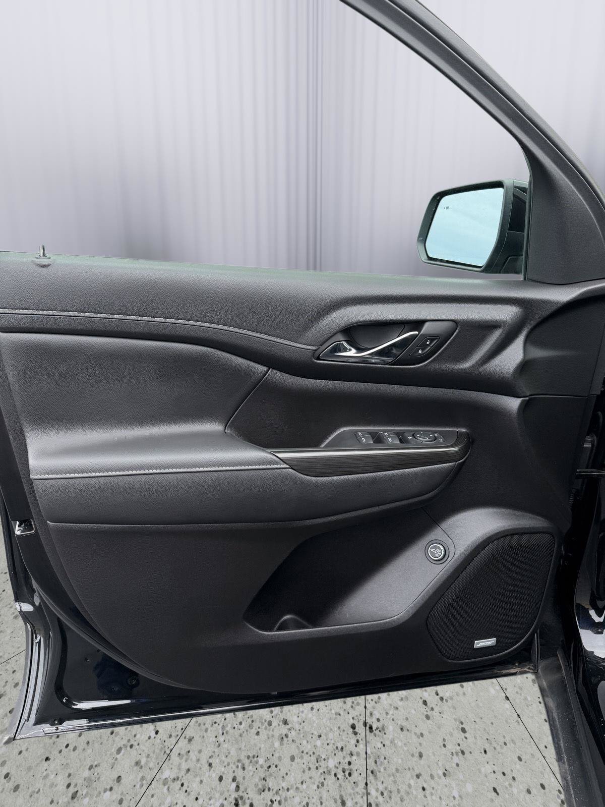 Used 2023 GMC Acadia SLT AWD/4WD image 20