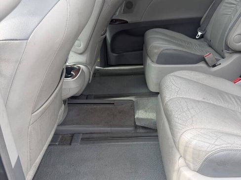 Used 2011 Toyota Sienna Limited w/ Premium Pkg AWD/4WD image 17