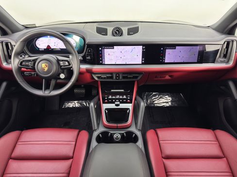 Used 2024 Porsche Cayenne image 13