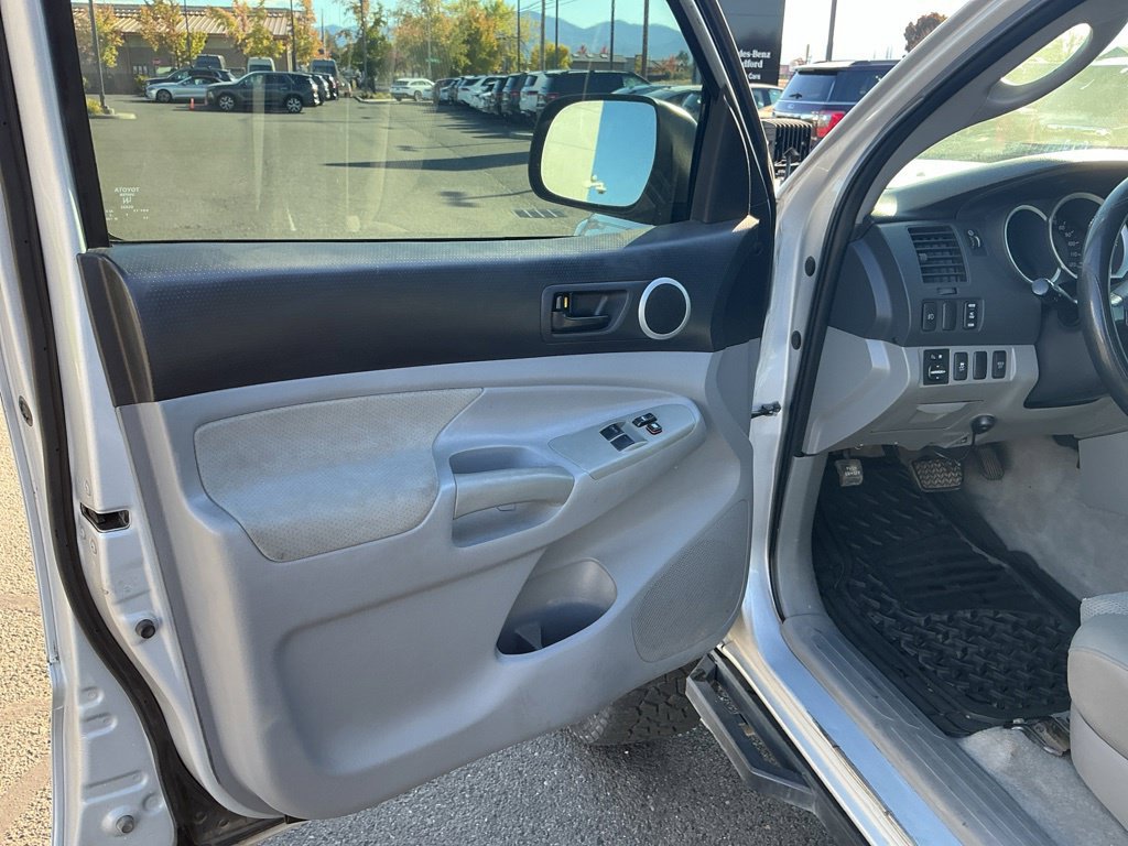 Used 2010 Toyota Tacoma 4x4 Access Cab V6 image 15
