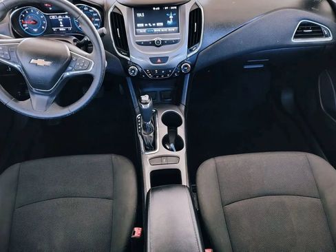 Used 2018 Chevrolet Cruze LT w/ Convenience Package FWD image 5