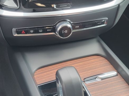 Certified 2024 Volvo V60 B5 Cross Country Plus AWD/4WD image 19