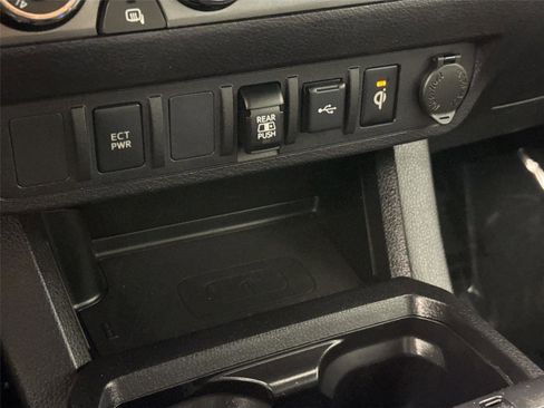 Used 2021 Toyota Tacoma TRD Off-Road AWD/4WD image 24