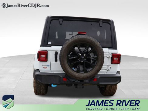 Used 2023 Jeep Wrangler Unlimited Sahara w/ Cold Weather Group AWD/4WD image 16