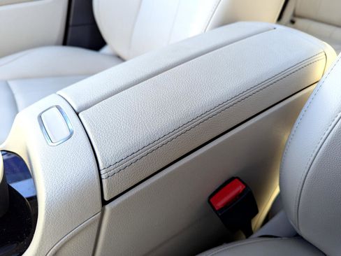 Used 2022 Mercedes-Benz EQB 300 4MATIC image 29