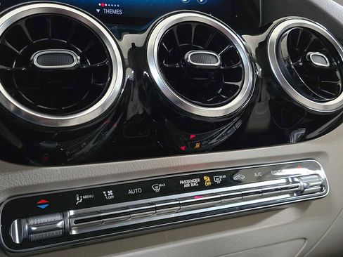 Used 2022 Mercedes-Benz GLA 250 4MATIC image 32