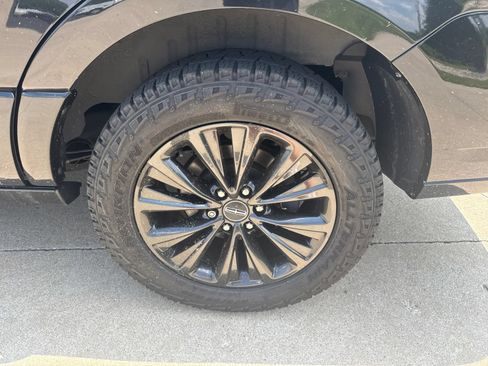 Used 2015 Lincoln Navigator 4WD image 11