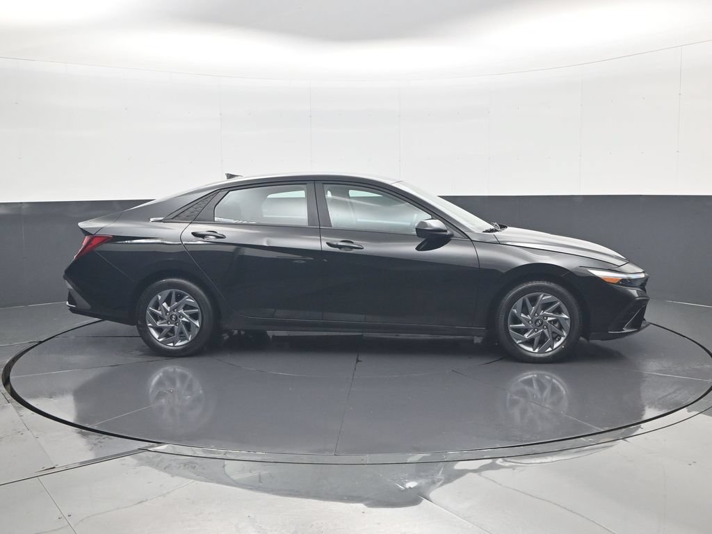 Certified 2024 Hyundai Elantra SEL FWD image 5