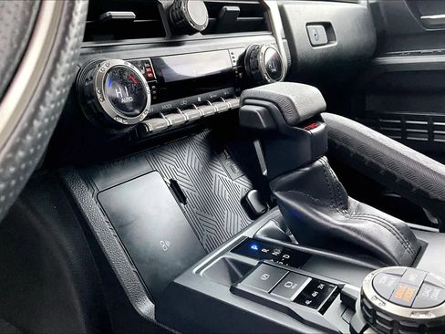 Used 2024 Toyota Tacoma TRD Off-Road w/ TRD Off Road Premium Package image 34