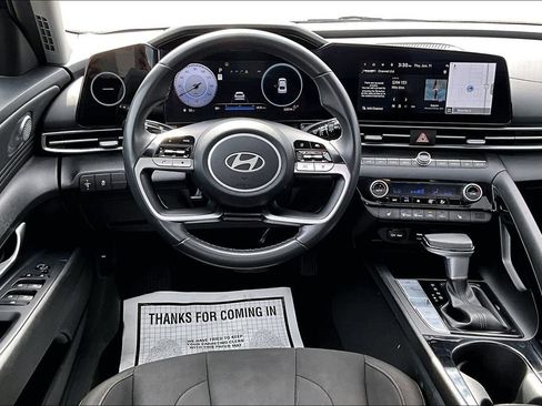 Used 2025 Hyundai Elantra SEL FWD image 5