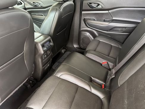 Used 2019 GMC Acadia SLT AWD/4WD image 4