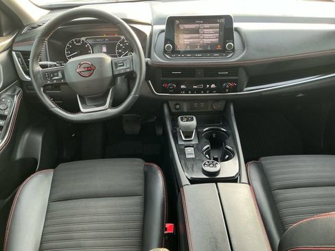 Used 2025 Nissan Rogue SV image 17