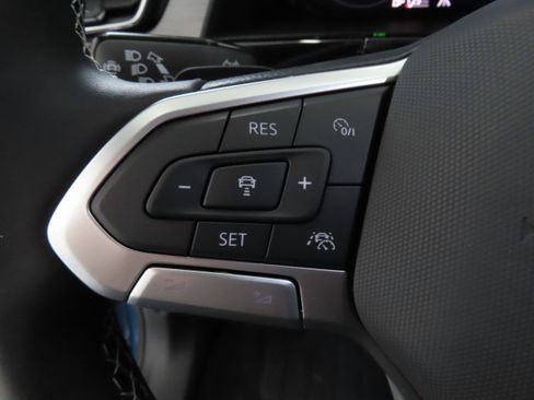 New 2025 Volkswagen Atlas Cross Sport SE image 13