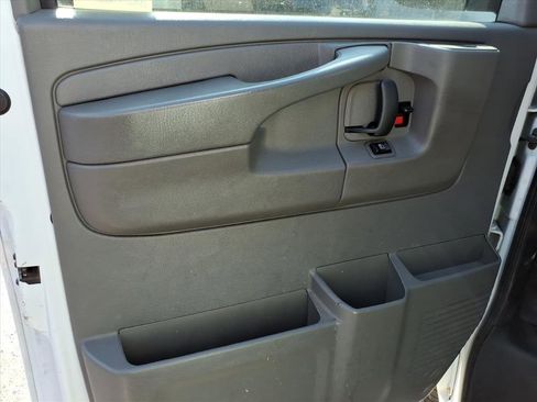 Used 2015 GMC Savana 2500 image 14