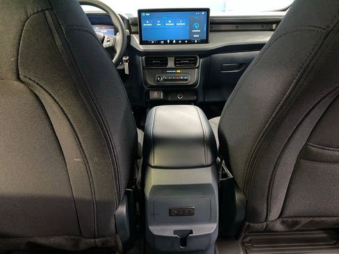 New 2025 Ford Maverick XL image 32