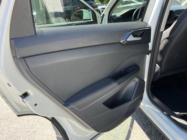 Used 2024 Volkswagen Taos SEL AWD/4WD image 12