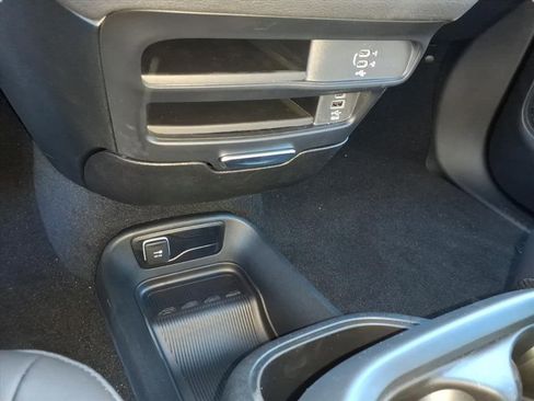 New 2026 Chrysler Pacifica Select image 16