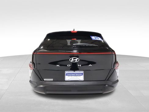 Used 2025 Hyundai Kona SEL image 3