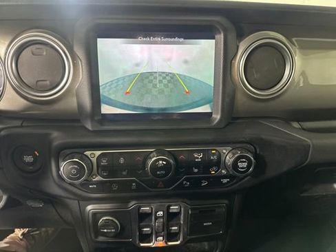 Used 2020 Jeep Wrangler Unlimited Sahara image 22