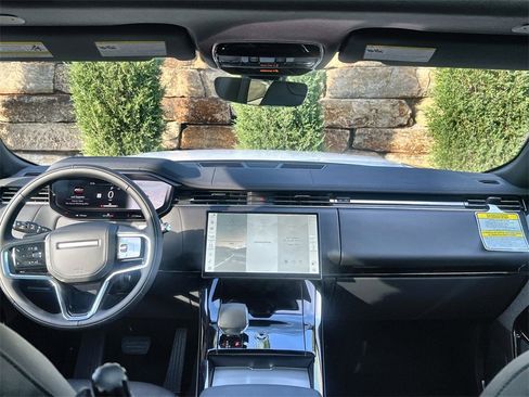 Used 2025 Land Rover Range Rover Sport SE image 12