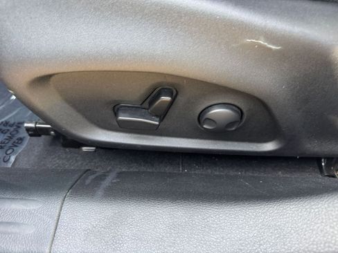 Used 2025 Jeep Compass Limited image 23