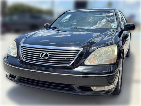 Used 2004 Lexus LS 430 RWD image 3