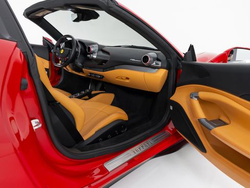 Used 2021 Ferrari F8 Tributo image 30