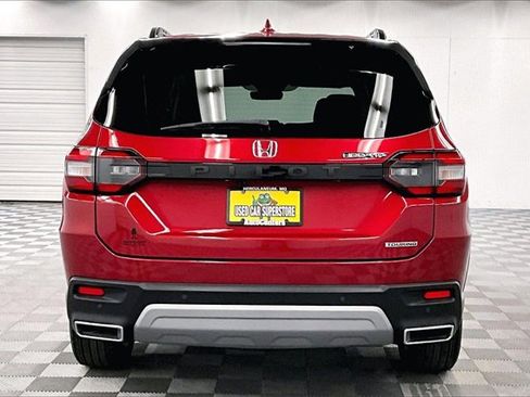 Used 2024 Honda Pilot Touring image 4