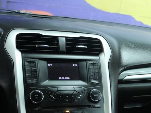 Used 2016 Ford Fusion SE FWD image 19