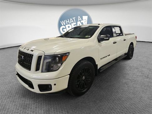 Used 2019 Nissan Titan SV w/ SV Convenience Package image 8