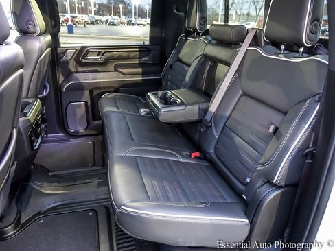 Used 2024 GMC Sierra 2500 AT4X image 12