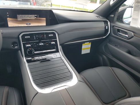 New 2025 Nissan Armada SL w/ Captain's Chari Seat Package image 14