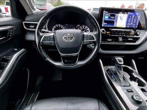 Used 2022 Toyota Highlander Platinum image 18