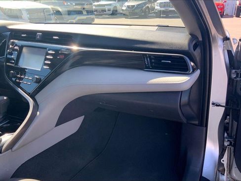 Used 2020 Toyota Camry LE FWD image 15