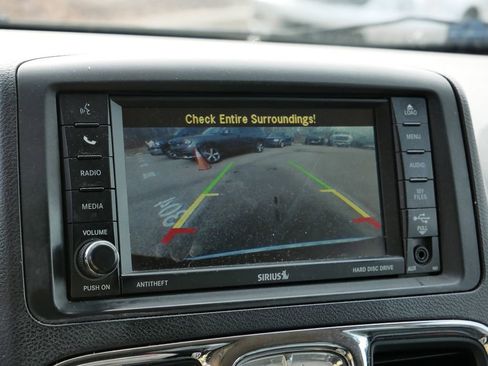 Used 2013 Chrysler Town & Country Touring image 28