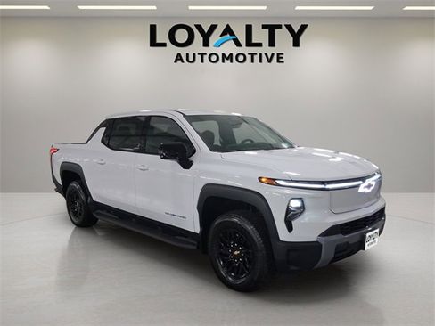Used 2025 Chevrolet Silverado EV LT image 7