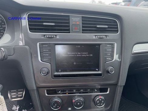 Used 2017 Volkswagen Golf Alltrack S image 23