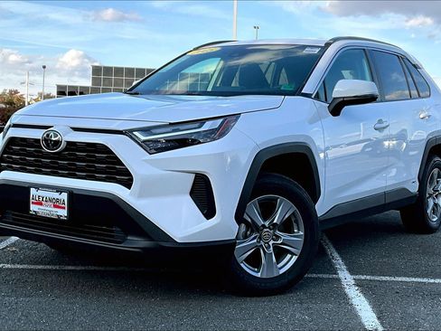 Used 2025 Toyota RAV4 XLE image 1