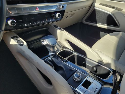 Used 2024 Kia Telluride EX w/ EX Captain's Chair Package FWD image 27
