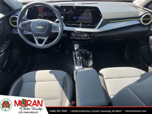 Certified 2024 Chevrolet Trax LT w/ LT Convenience Package FWD image 14