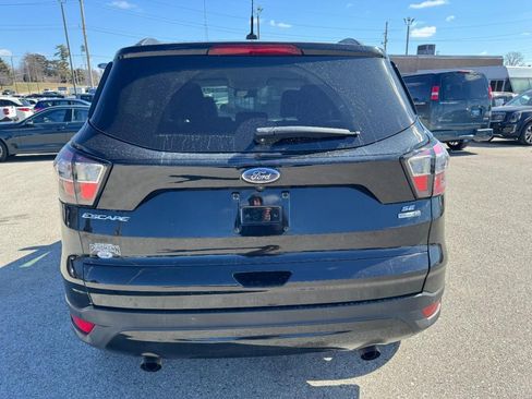 Used 2017 Ford Escape SE w/ Equipment Group 201A image 4
