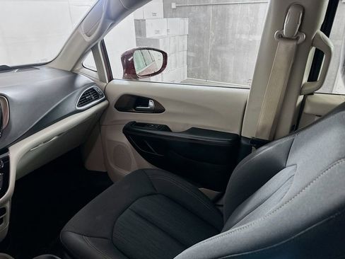 Used 2018 Chrysler Pacifica Touring Plus w/ Tire & Wheel Group image 21