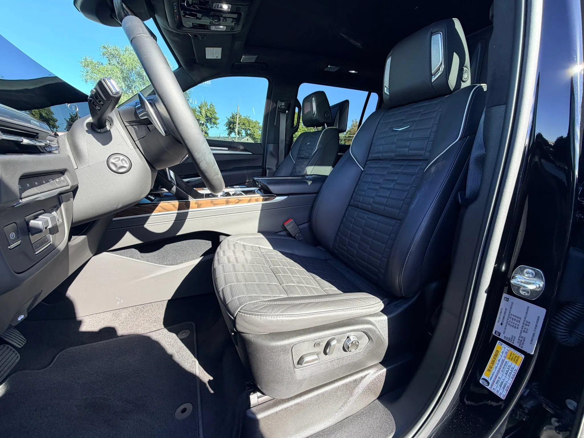 Used 2025 Cadillac Escalade ESV Sport Platinum AWD/4WD image 10